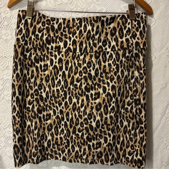 Charlotte Russe Dresses & Skirts - 💋3 for $25 Charlotte Russe cheetah print mini skirt